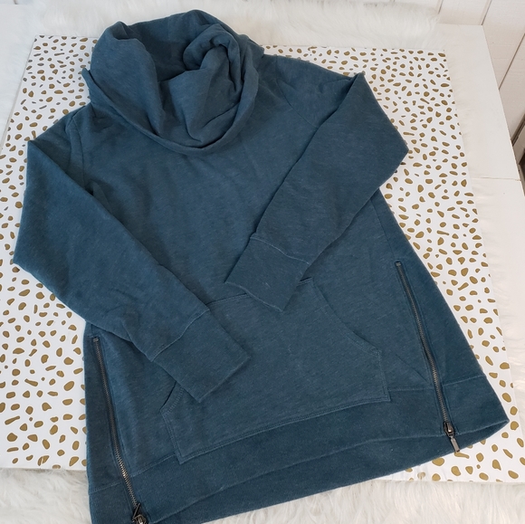 Old Navy medium Active Tunic Sweatshirt - Picture 3 of 4